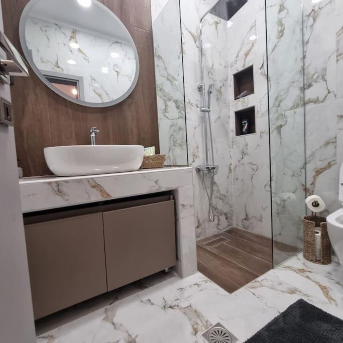 Apartment Thanos